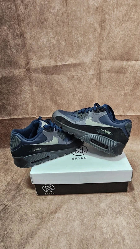 Preowned Women's Nike Air Max Trainers | Dark Blue & Grey | EU 37 / UK 4